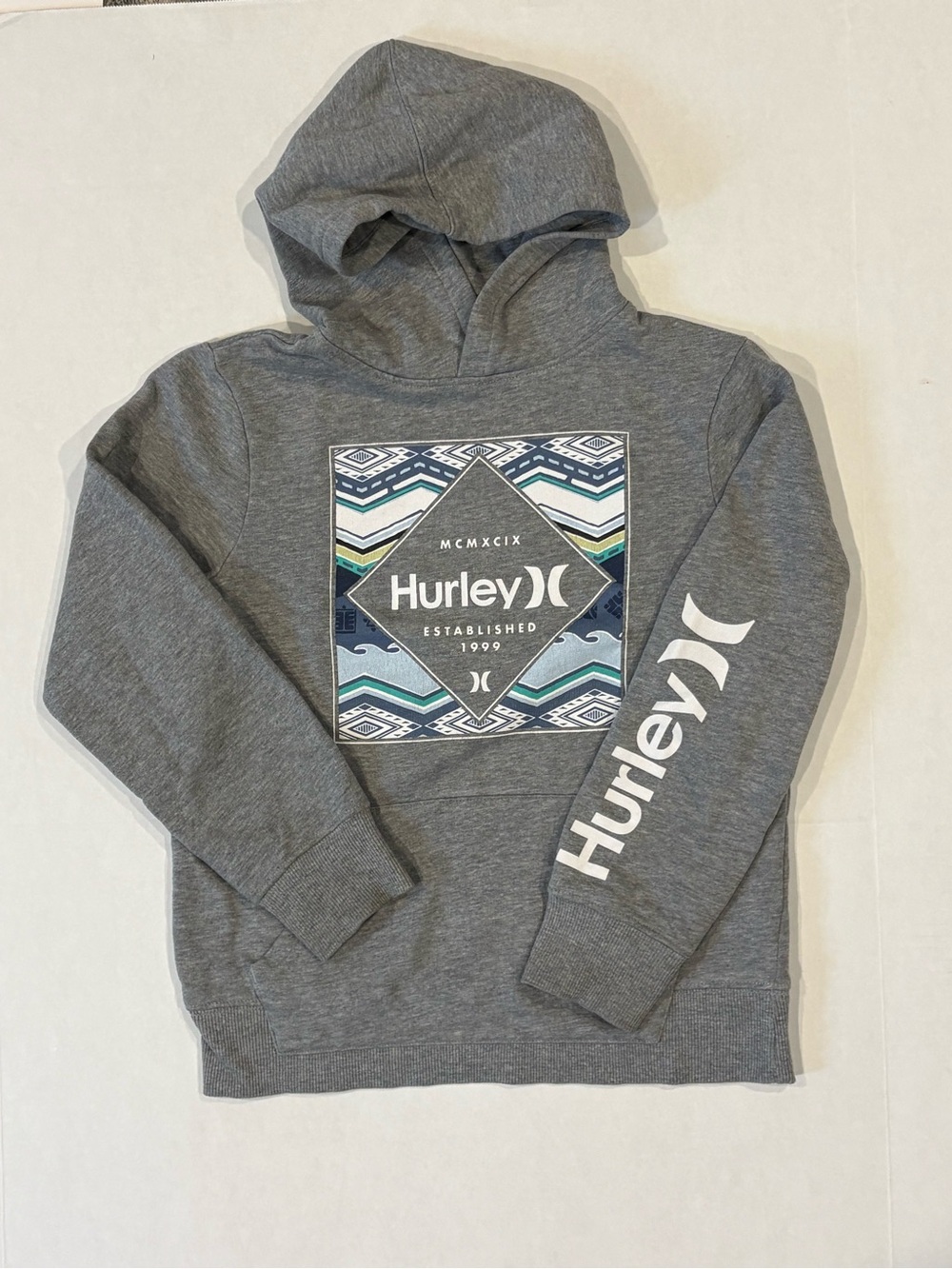 Hurley Gray Crewneck Hoodie with Geometric Chest Print
